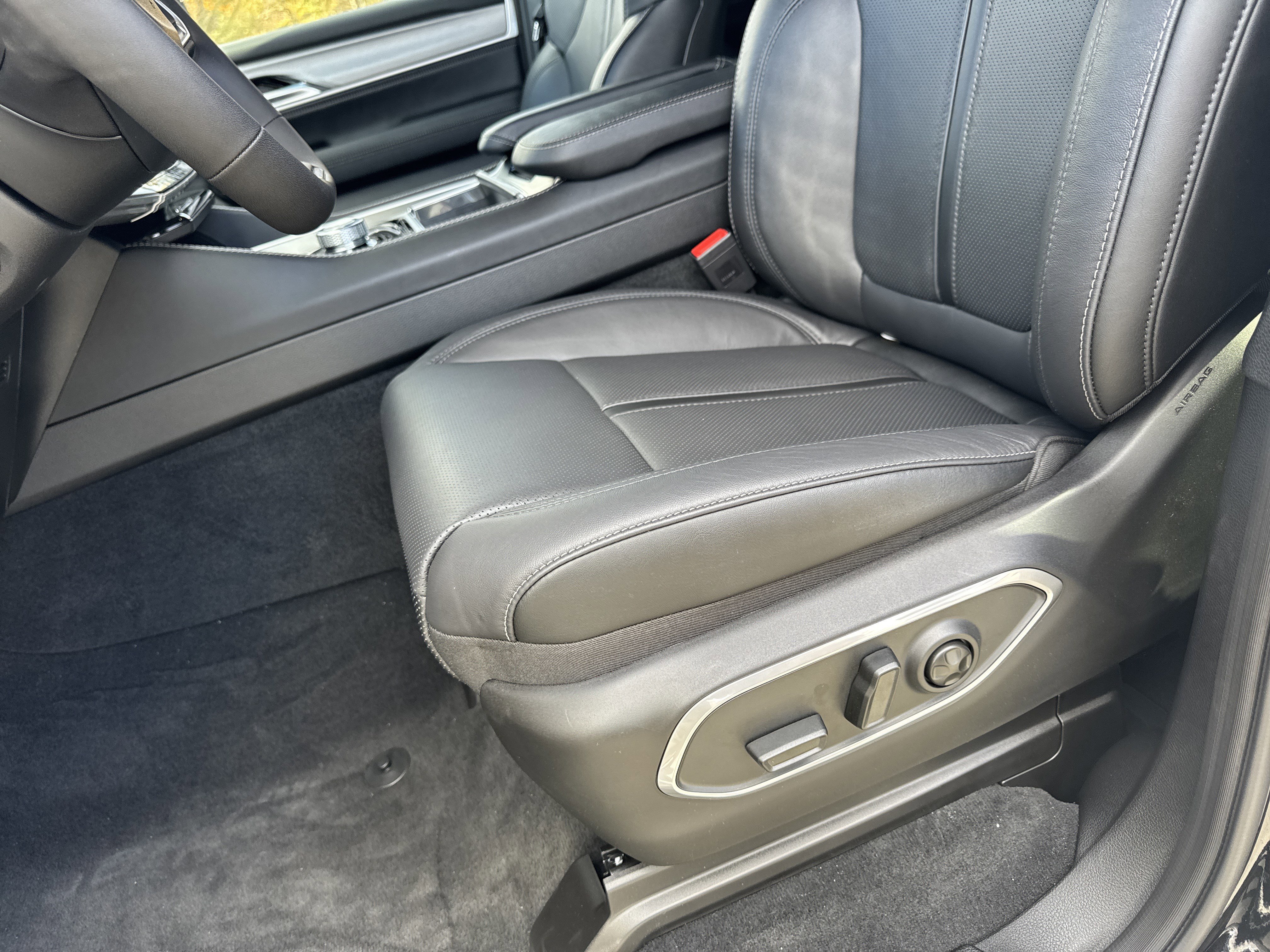 New 2025 Jeep Wagoneer L Series III image 9