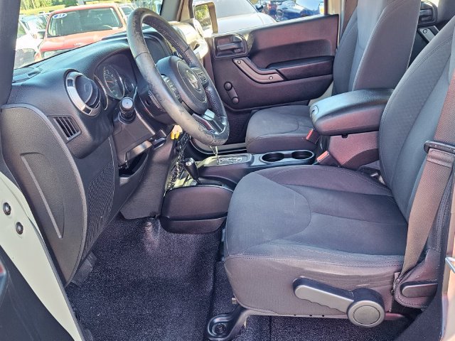Used 2018 Jeep Wrangler Unlimited Sport w/ Connectivity Group AWD/4WD image 15