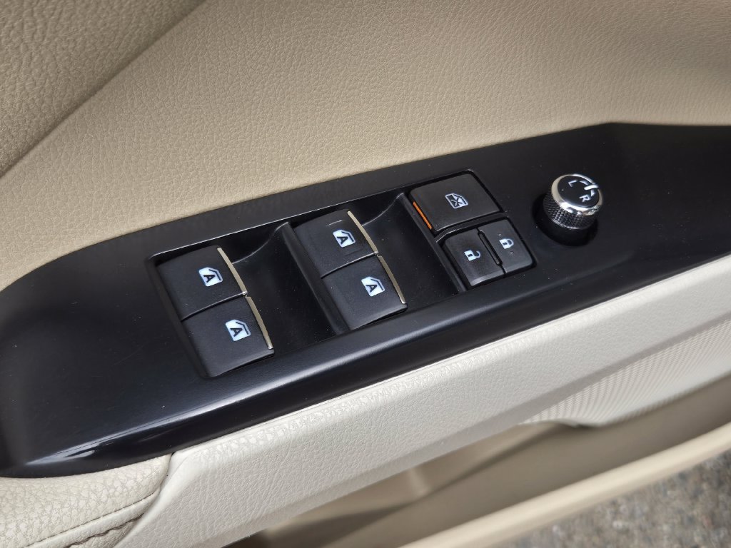 Used 2020 Toyota Camry XLE w/ Driver Assist Package FWD image 12