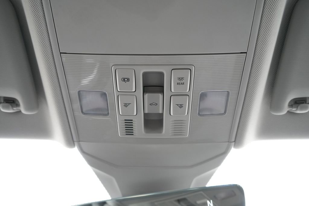 Used 2023 Volkswagen Jetta SE w/ Panoramic Sunroof Package image 19