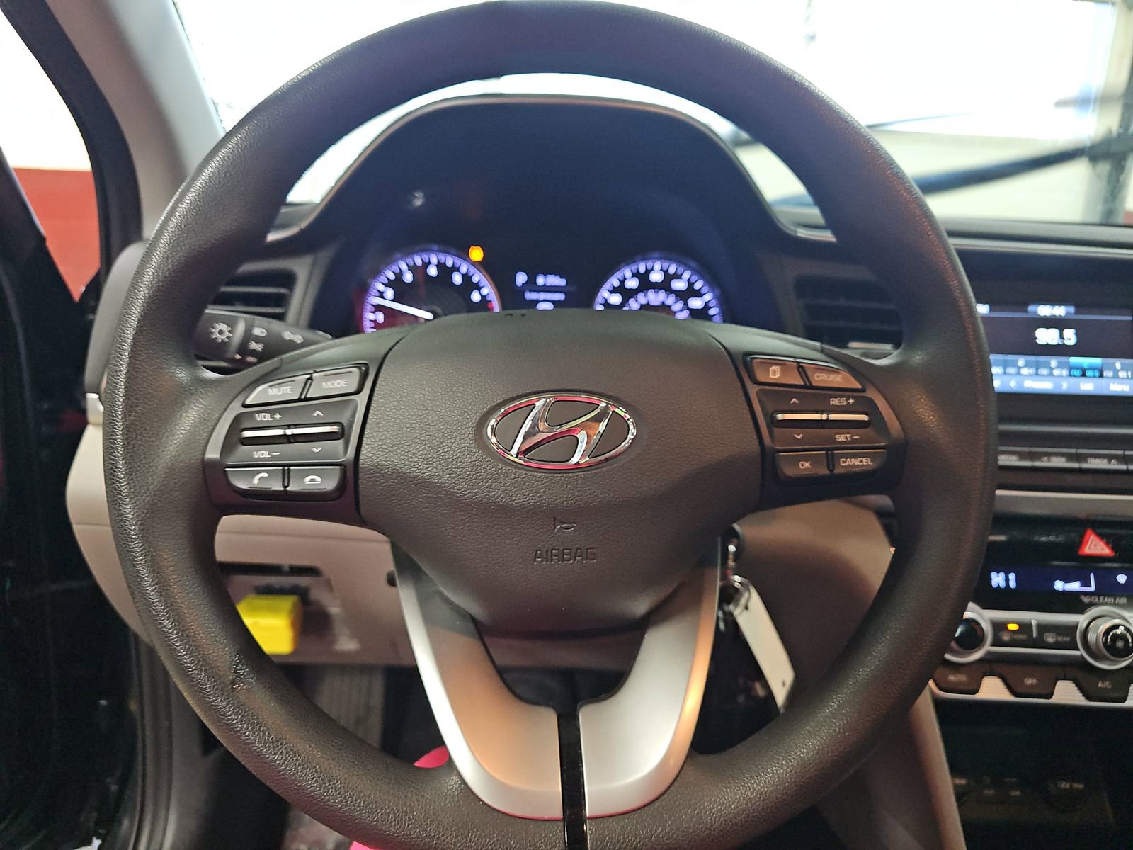 Used 2020 Hyundai Elantra SE image 13