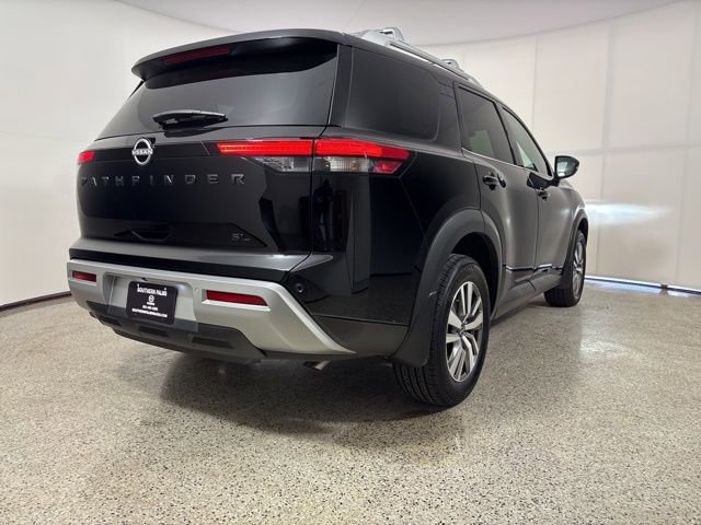 Used 2025 Nissan Pathfinder SL w/ Black Appearance Package image 8