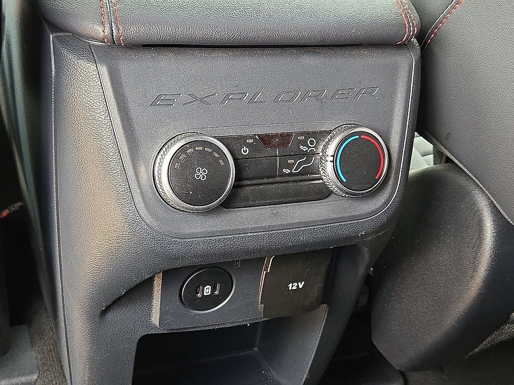 Used 2025 Ford Explorer ST-Line w/ ST-Line Street Pack AWD/4WD image 17