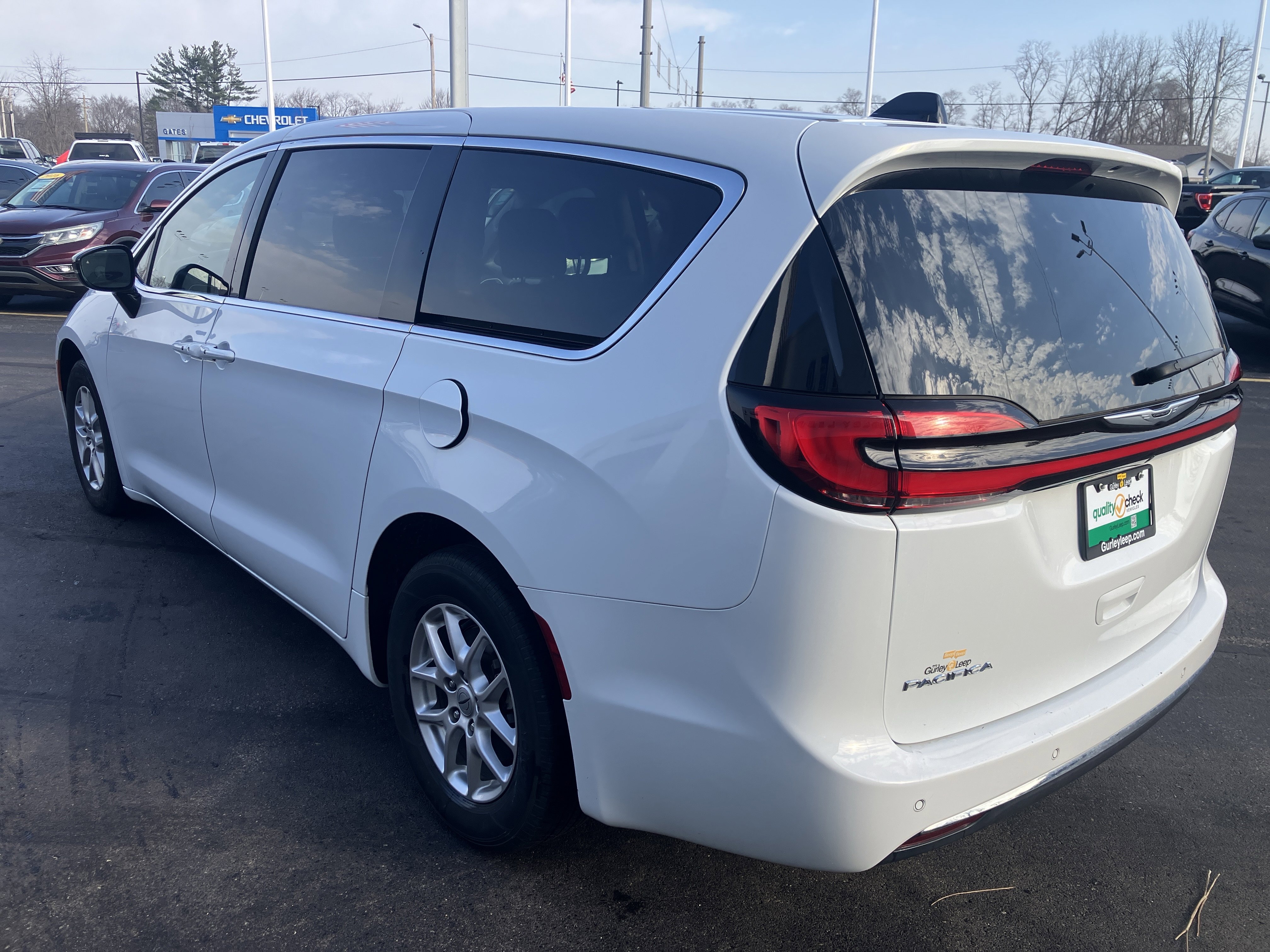 Used 2024 Chrysler Pacifica Touring-L image 5