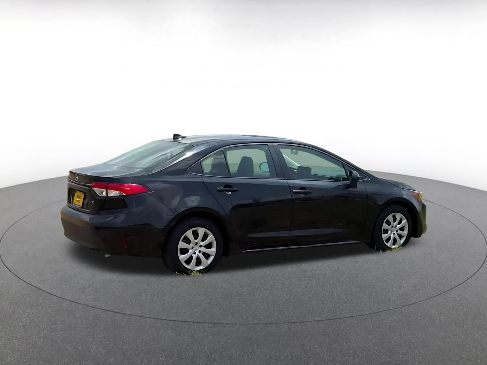 Used 2025 Toyota Corolla LE FWD image 13