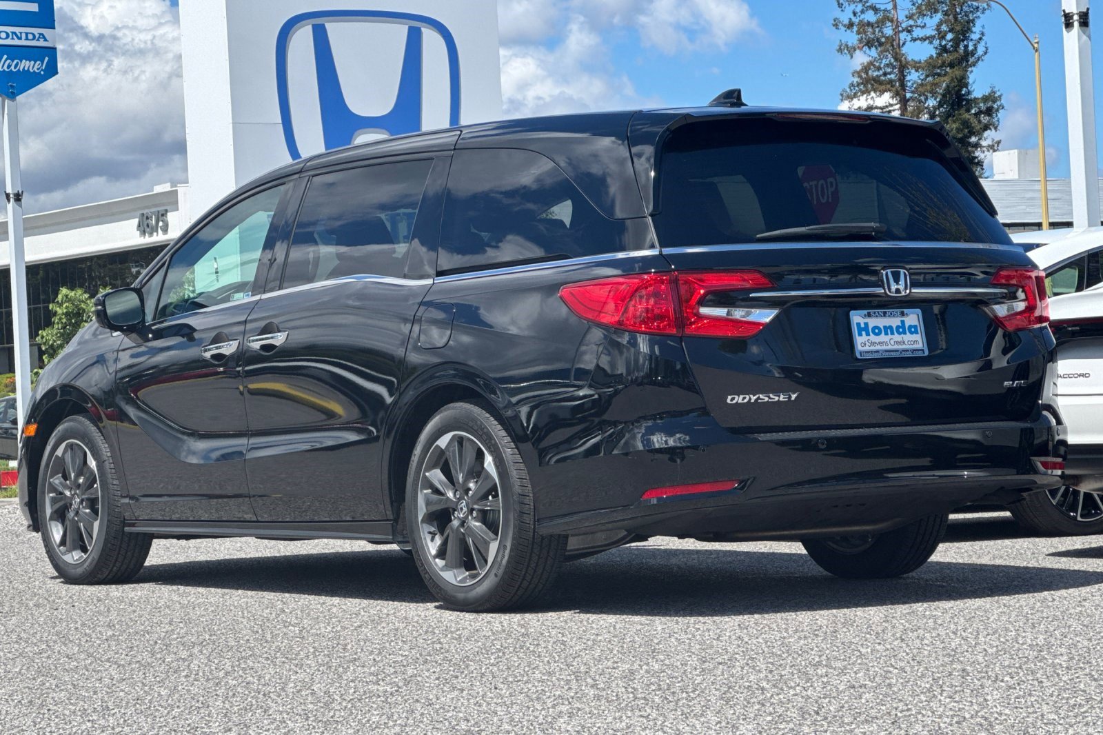 Certified 2024 Honda Odyssey Elite image 3
