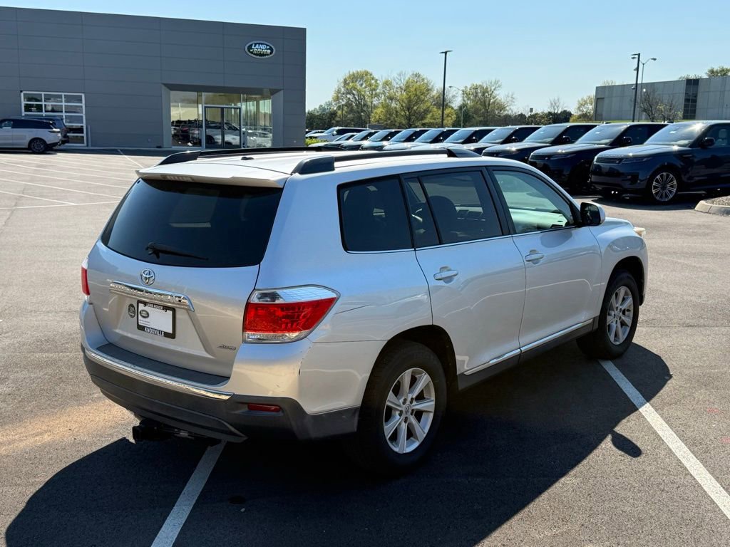Used 2011 Toyota Highlander SE w/ Tow Pkg image 8