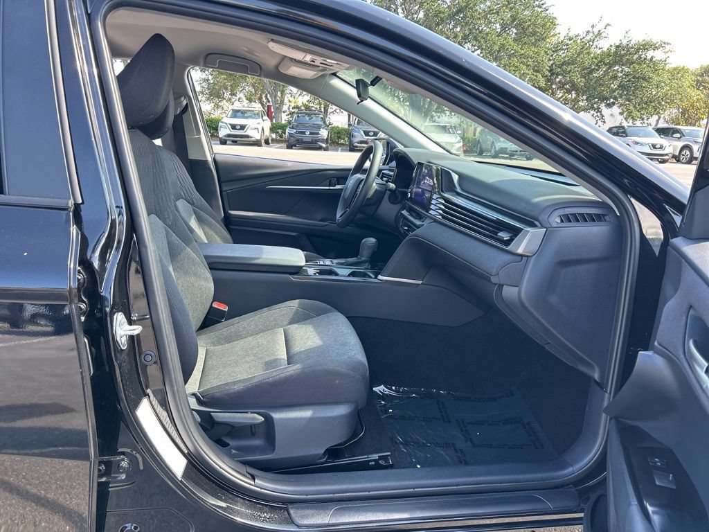 Used 2025 Toyota Camry LE FWD image 38