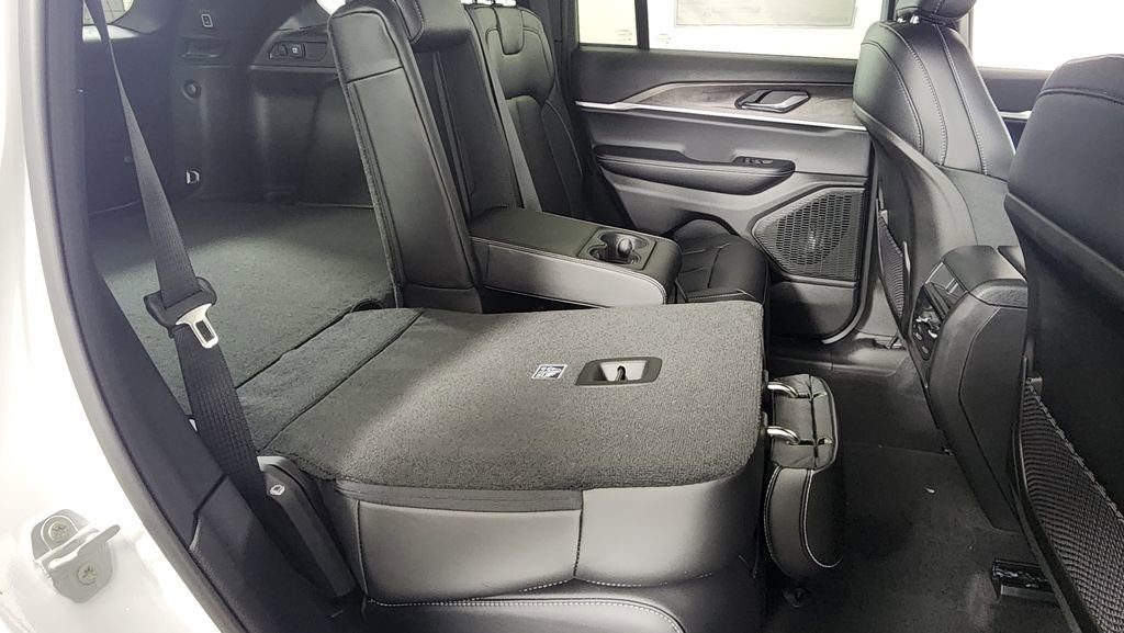 New 2025 Jeep Grand Cherokee Limited image 32