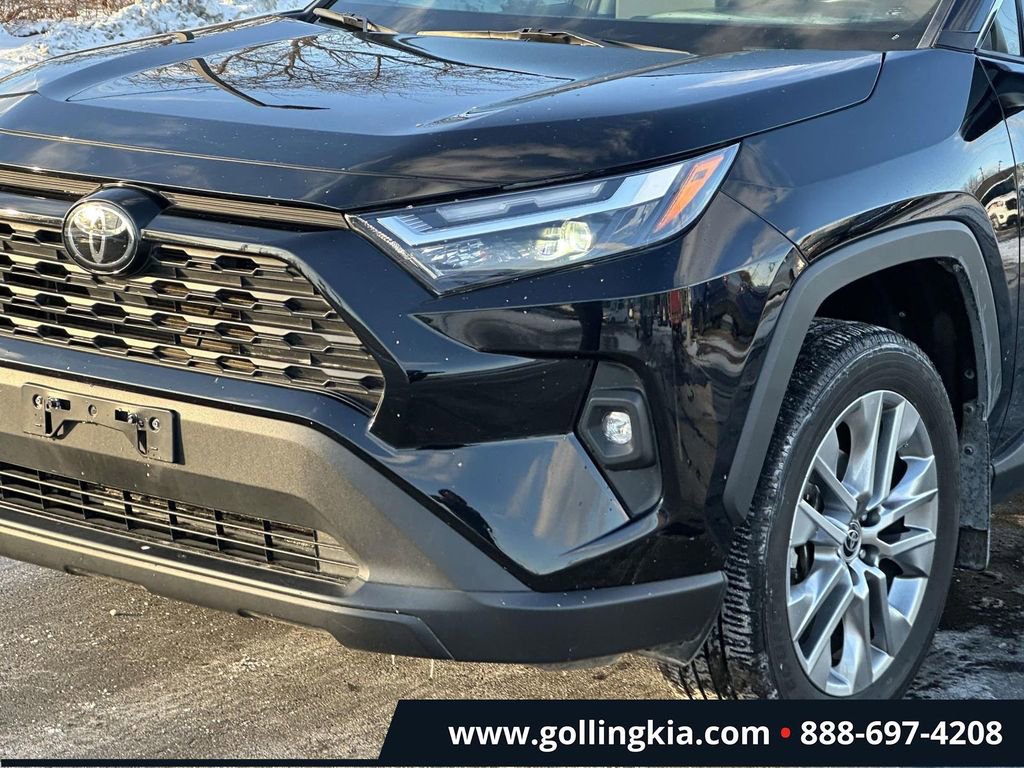 Used 2022 Toyota RAV4 XLE Premium image 6
