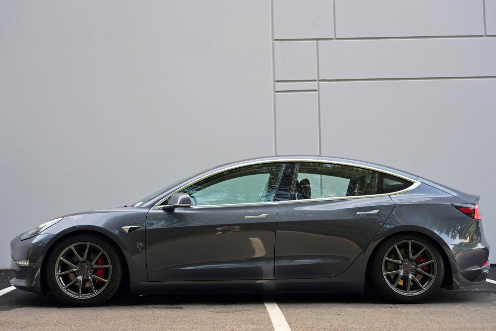 Used 2018 Tesla Model 3 Long Range RWD image 9
