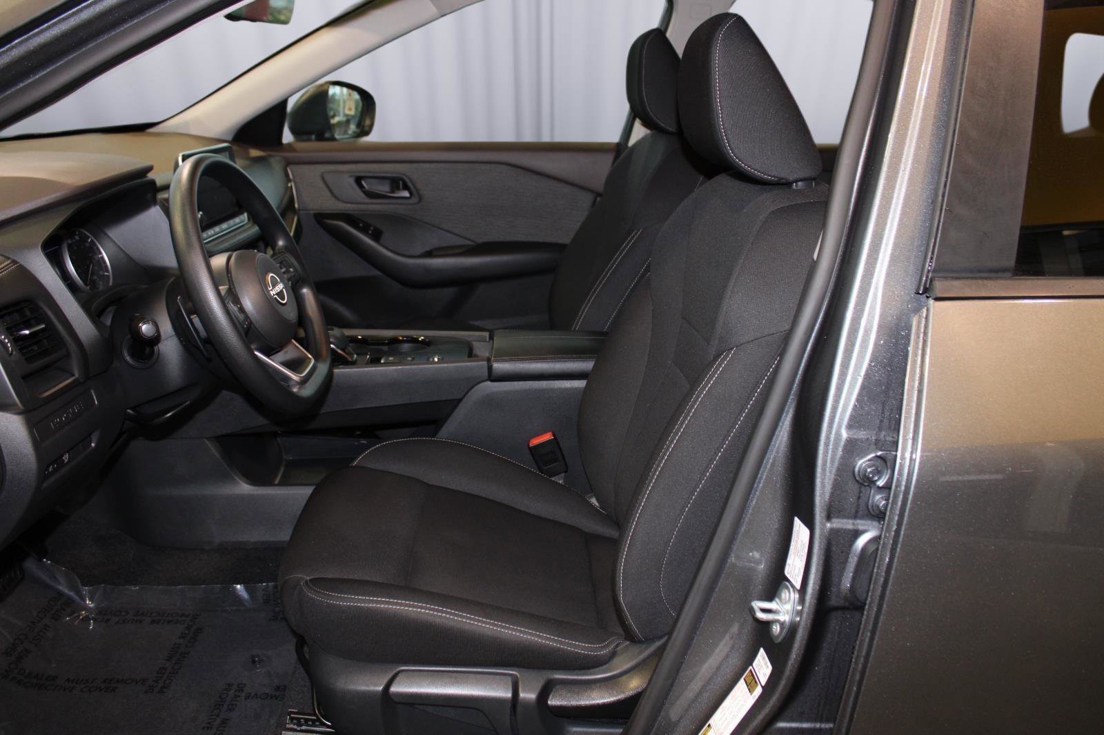 Used 2023 Nissan Rogue S image 28