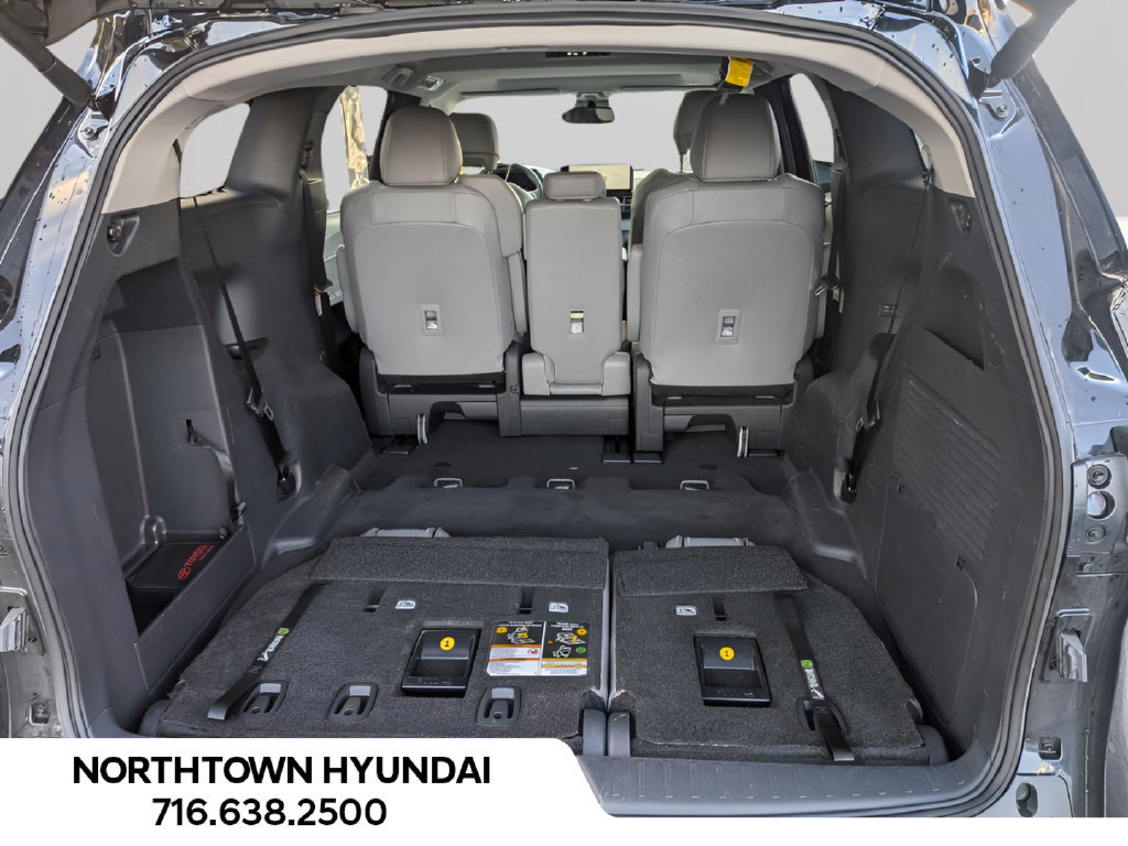 Used 2026 Toyota Sienna XLE FWD image 35