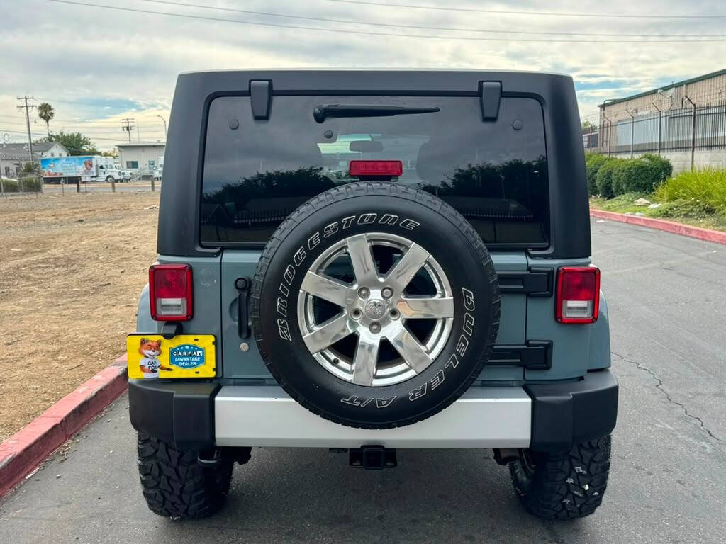 Used 2015 Jeep Wrangler Unlimited Sahara w/ Max Tow Package AWD/4WD image 4