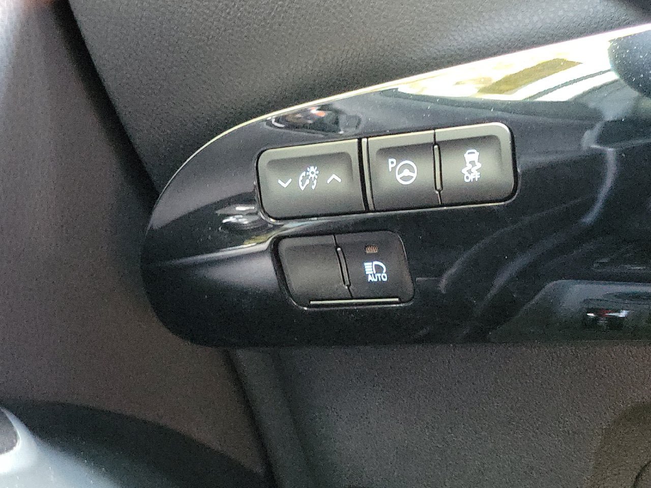 Used 2021 Toyota Prius LE FWD image 29