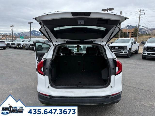 Used 2024 GMC Terrain SLE w/ Elevation Edition image 28