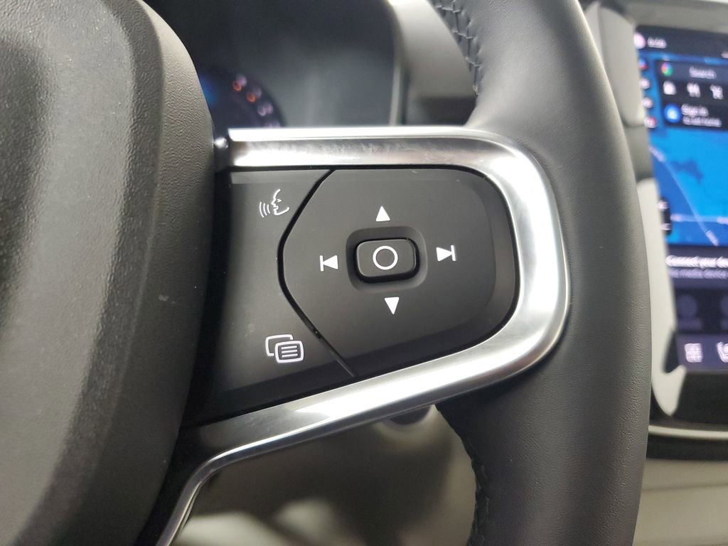 Certified 2023 Volvo XC40 B5 Plus w/ Protection Package Premier AWD/4WD image 28