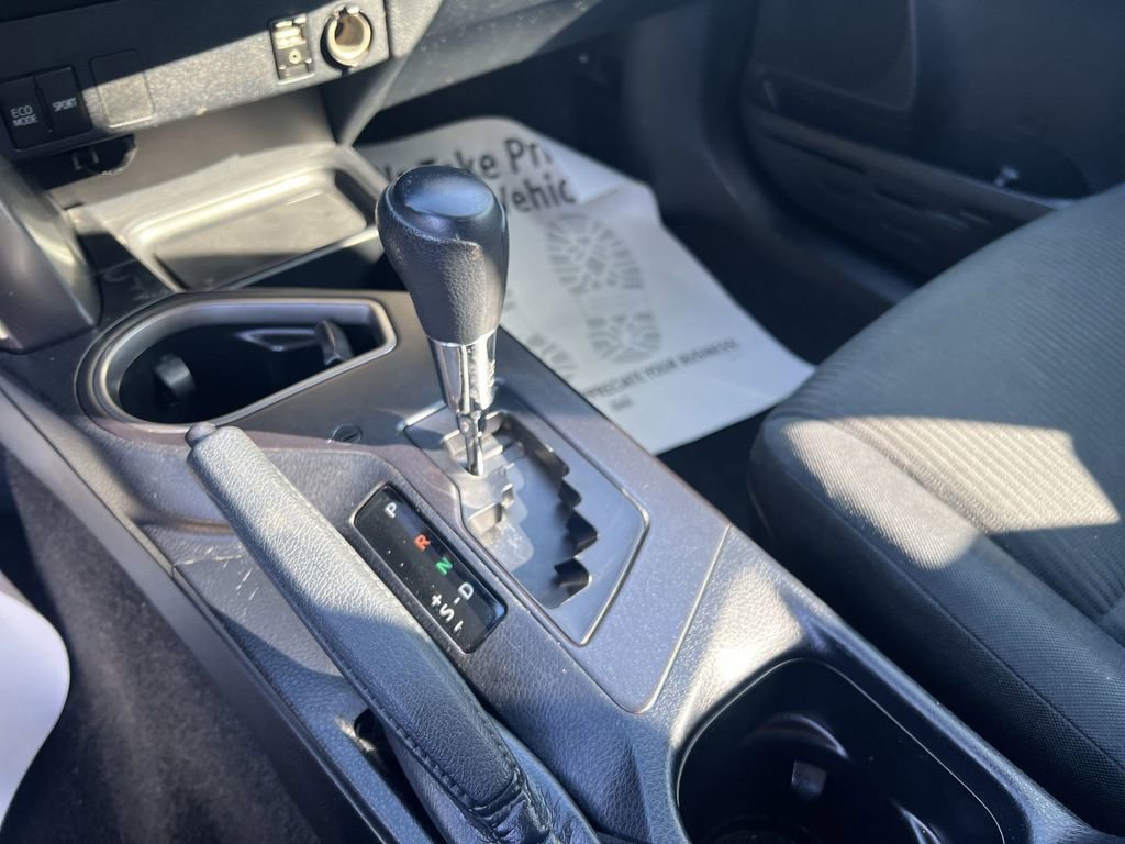 Used 2018 Toyota RAV4 LE image 18