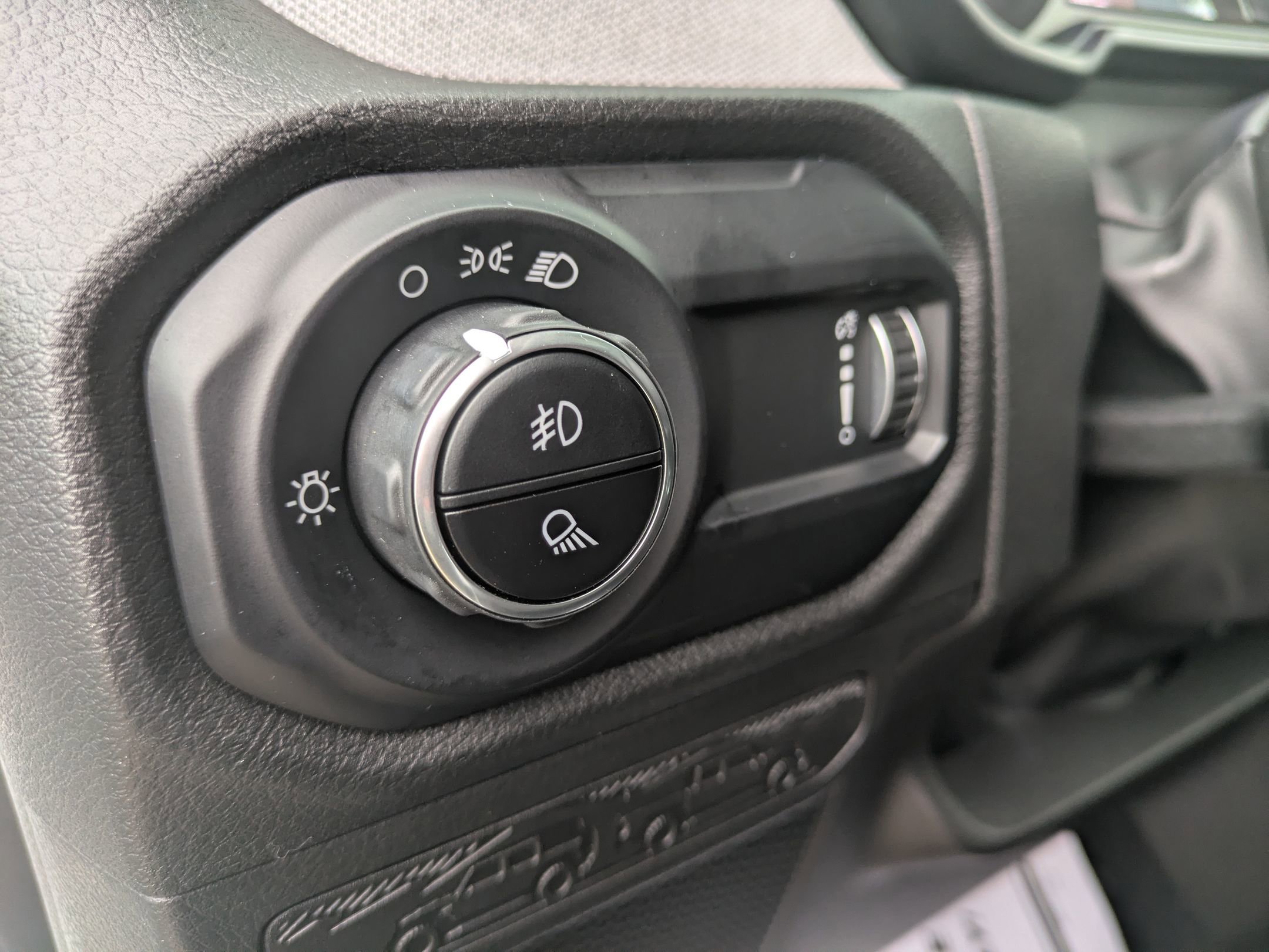 Used 2025 Jeep Gladiator Sport image 12