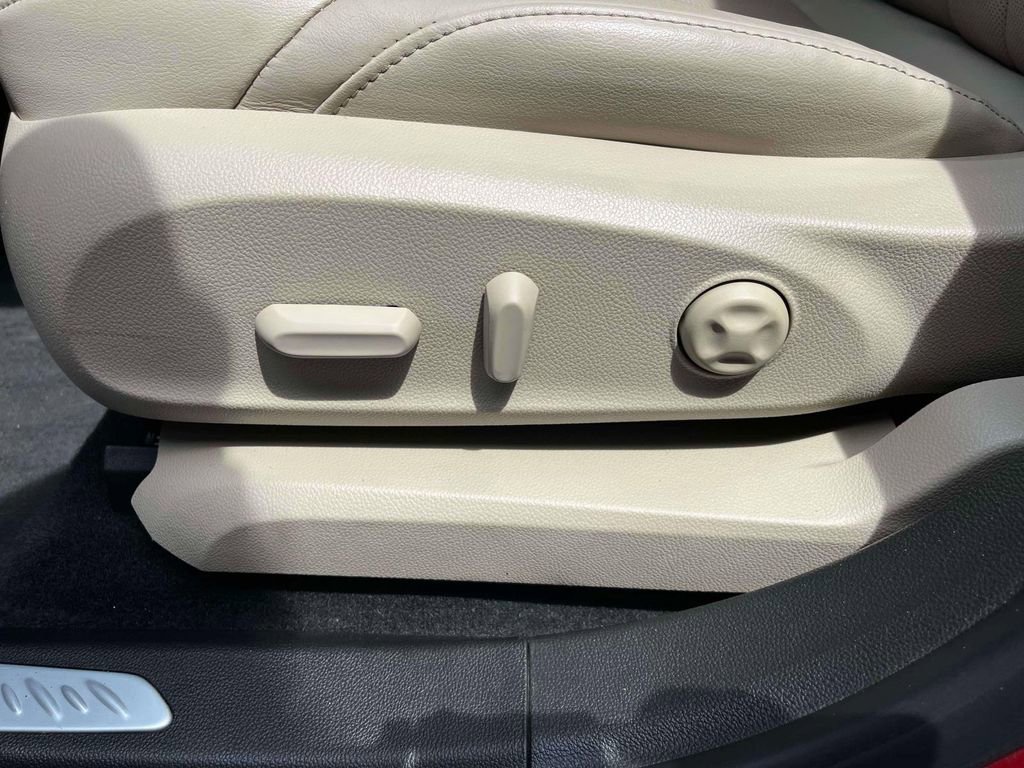 Used 2019 Buick Envision Premium AWD/4WD image 29
