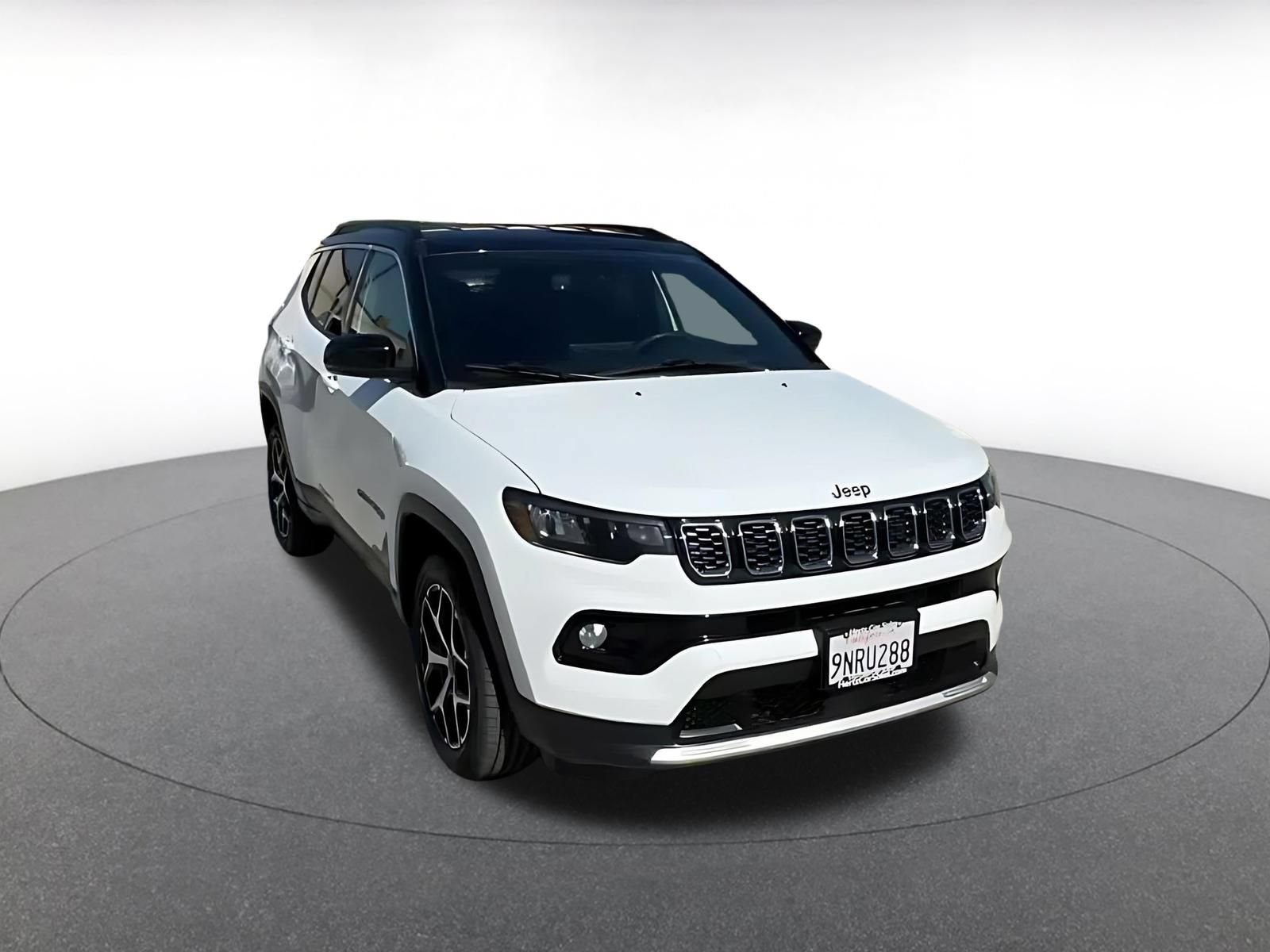 Used 2025 Jeep Compass Limited AWD/4WD image 3