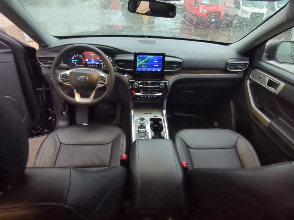 Used 2023 Ford Explorer Limited image 14