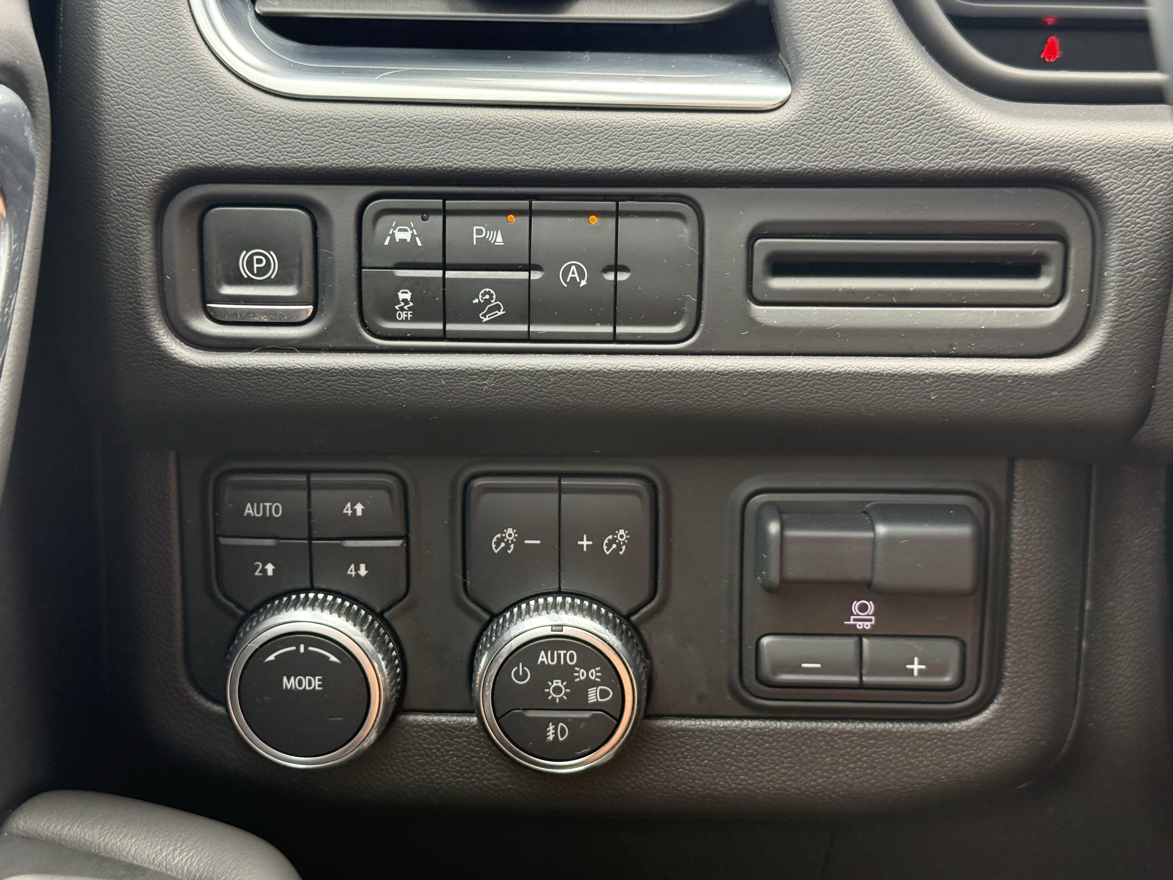 Used 2023 GMC Yukon AT4 w/ Max Trailering Package AWD/4WD image 25