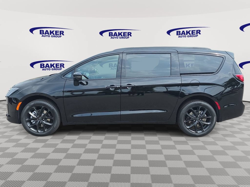 New 2027 Chrysler Pacifica Limited AWD/4WD image 6