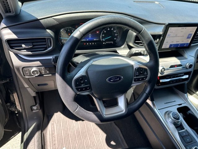 Certified 2022 Ford Explorer XLT w/ Equipment Group 202A AWD/4WD image 13