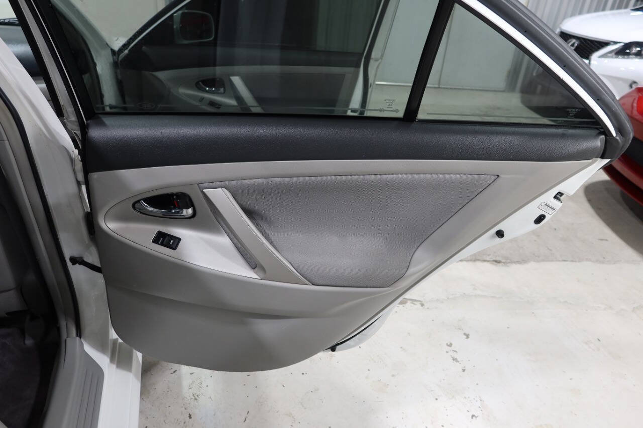 Used 2011 Toyota Camry SE w/ SE Extra-Value Pkg #1 FWD image 29