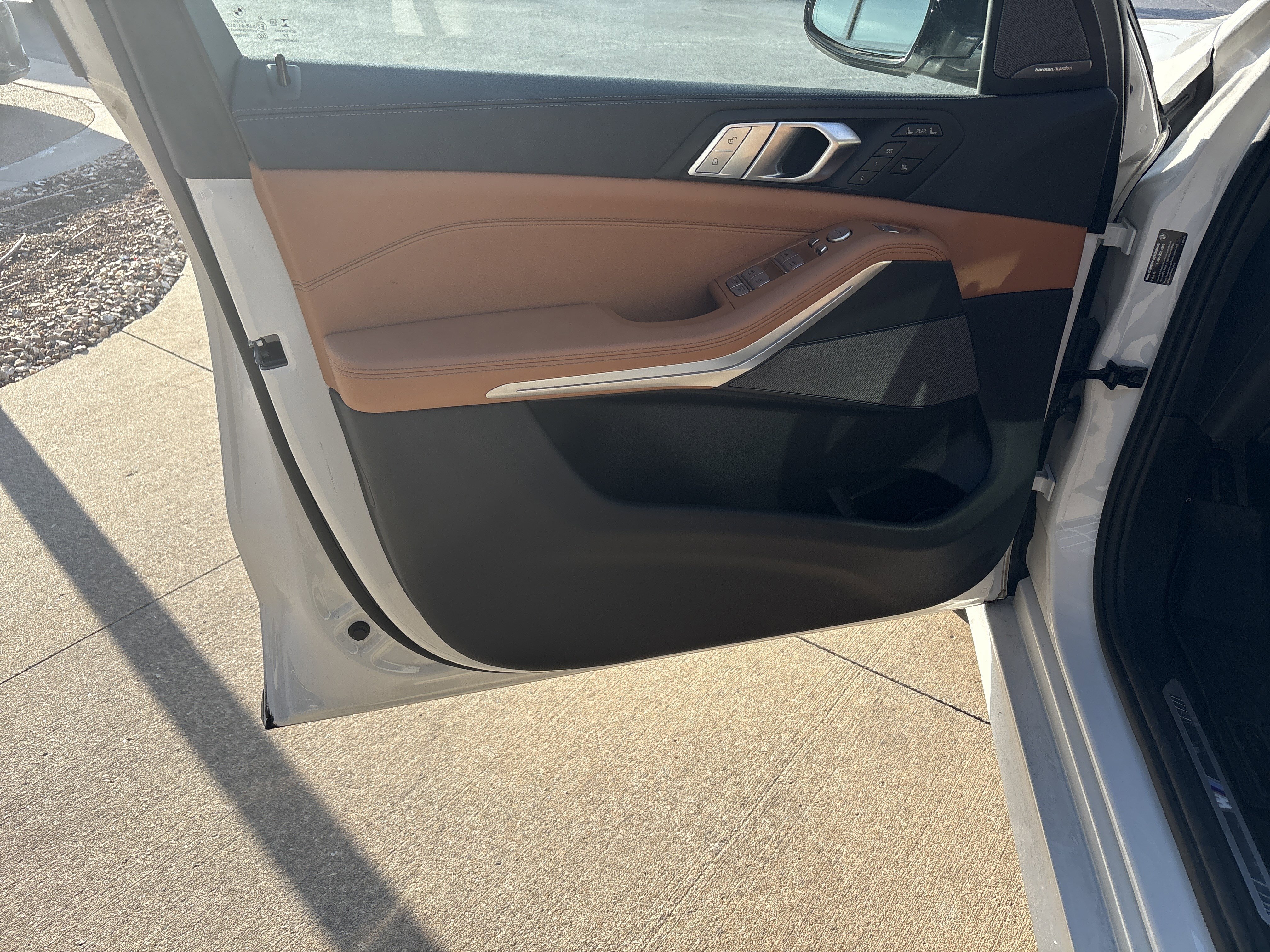 Used 2022 BMW X7 xDrive40i w/ M Sport Package image 14