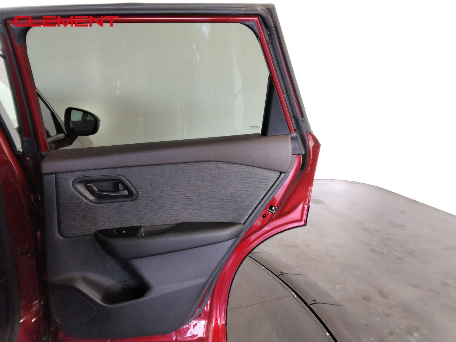 Used 2023 Nissan Rogue S image 29