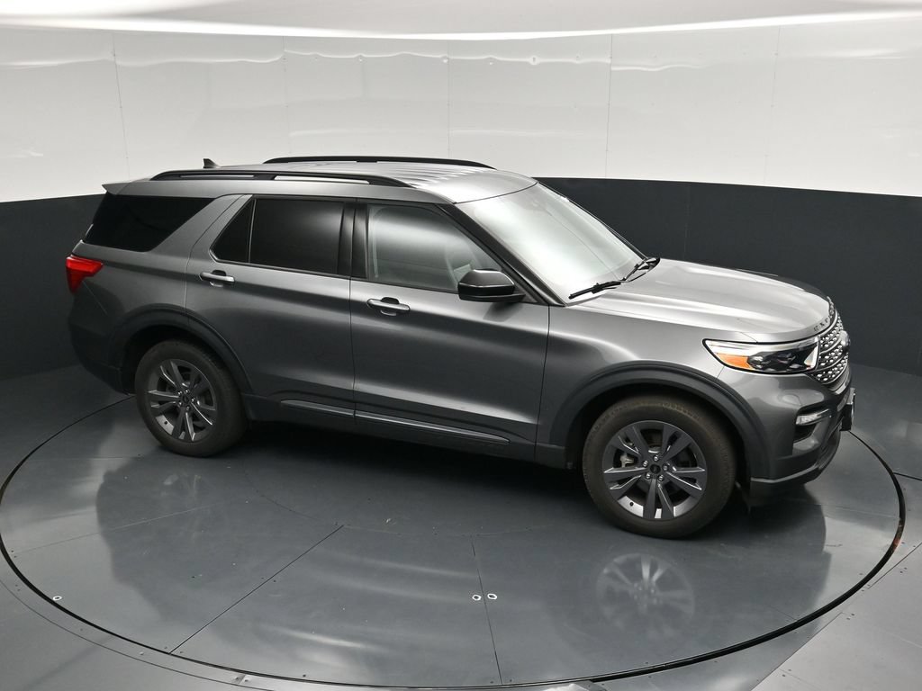 Used 2023 Ford Explorer XLT w/ Equipment Group 202A AWD/4WD image 45