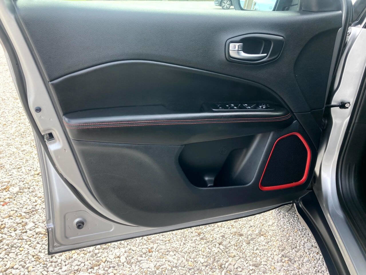 Used 2019 Jeep Compass Trailhawk image 15