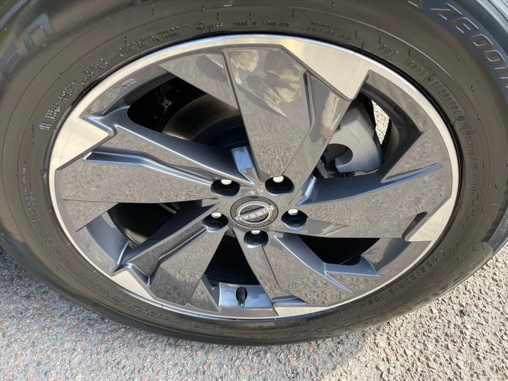 Used 2025 Nissan Rogue SV image 24