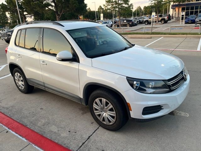Used 2017 Volkswagen Tiguan Limited w/ Premium Package FWD image 5