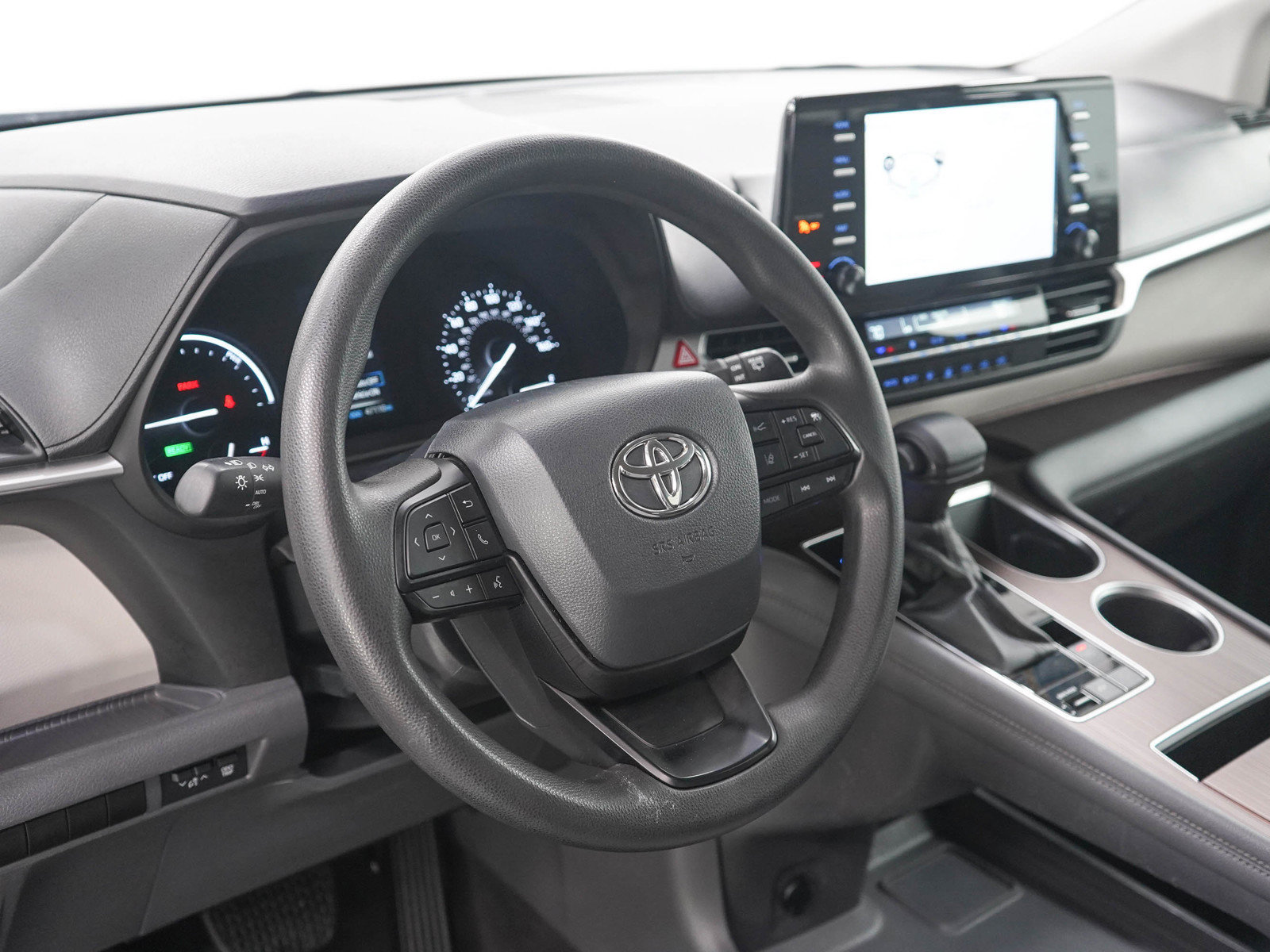 Used 2024 Toyota Sienna LE FWD image 22