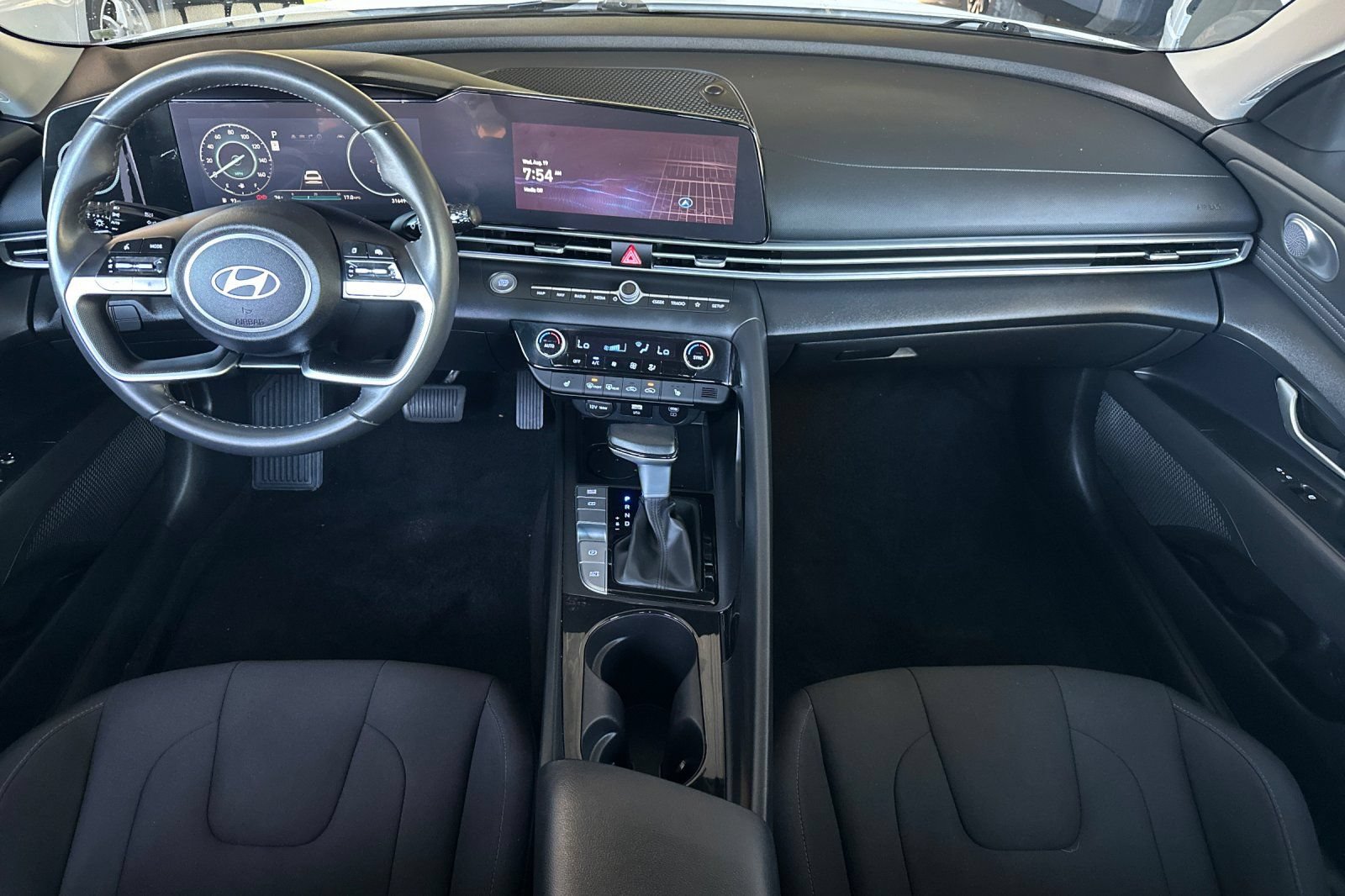Used 2025 Hyundai Elantra SEL FWD image 14