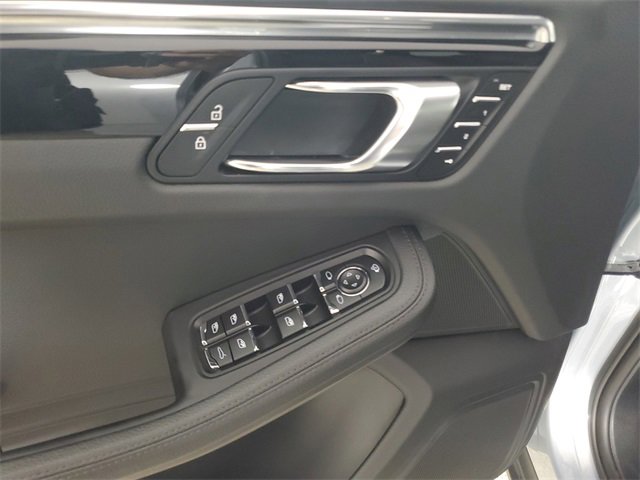 Used 2024 Porsche Macan image 18