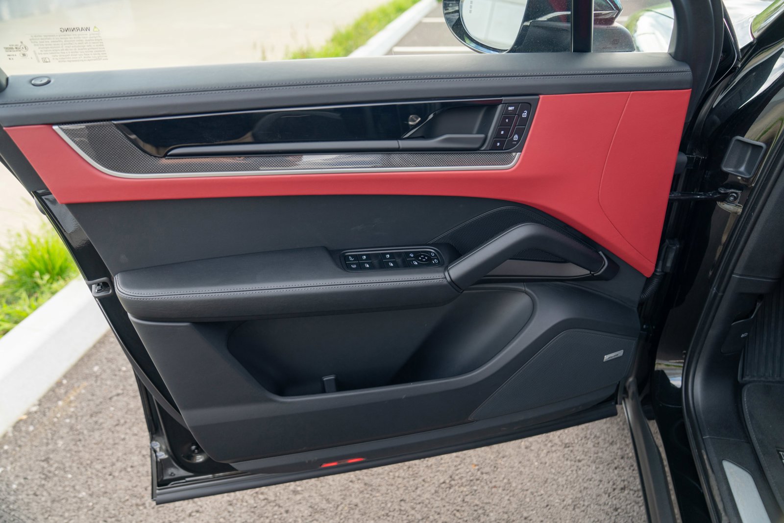 Certified 2025 Porsche Cayenne E-Hybrid AWD/4WD image 10