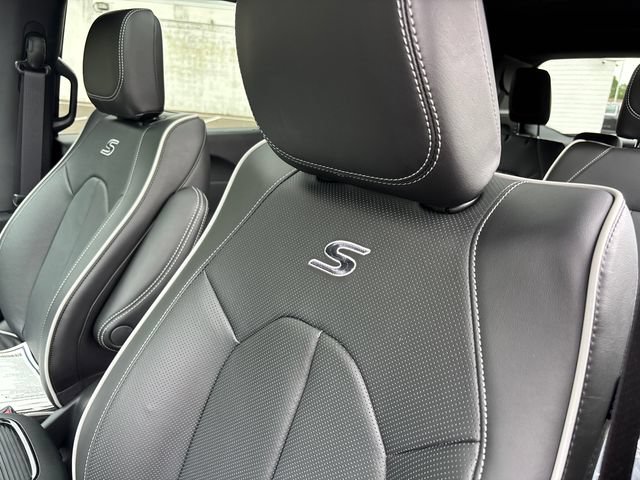 New 2027 Chrysler Pacifica Limited AWD/4WD image 8