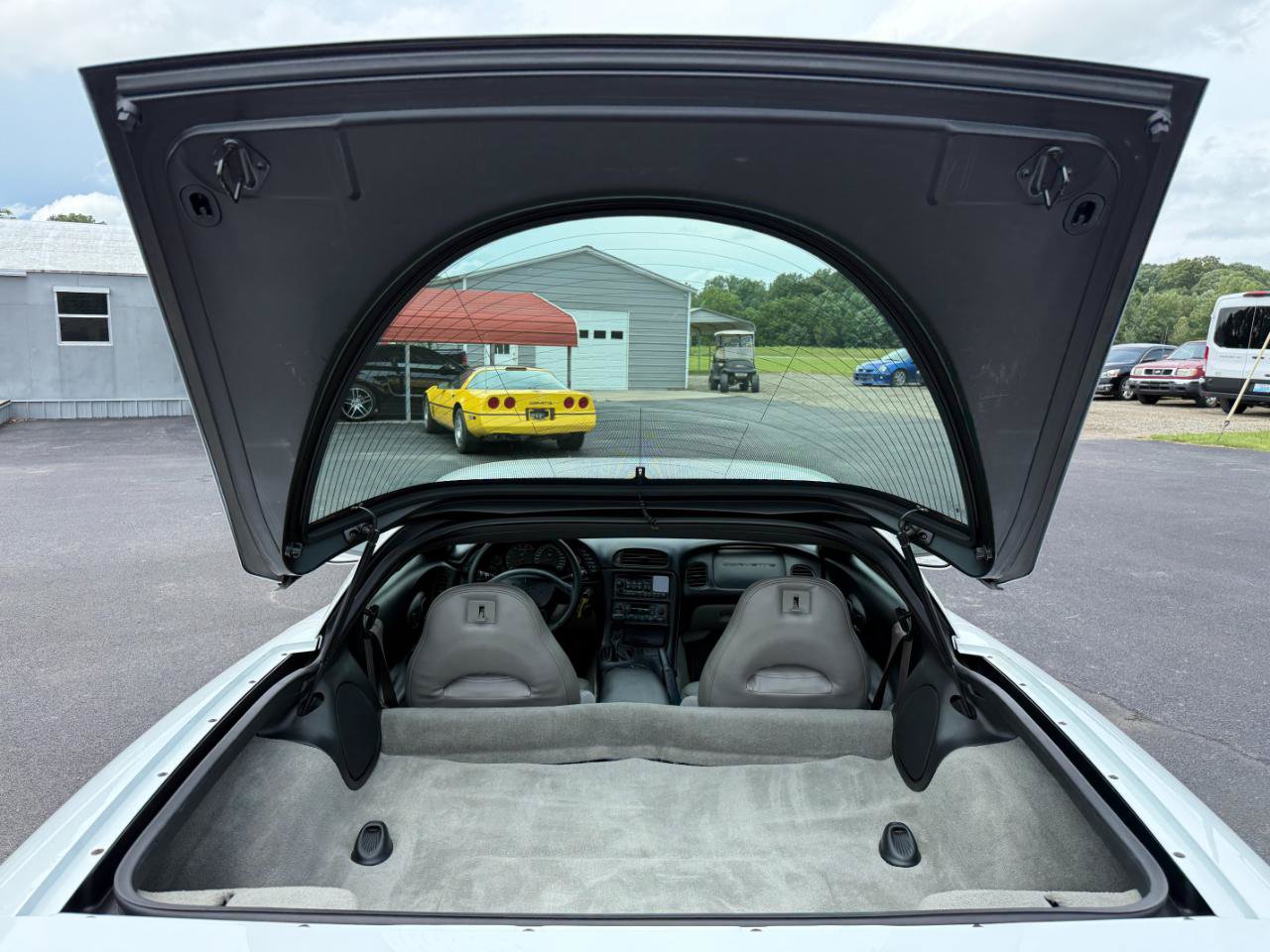 Used 1998 Chevrolet Corvette Coupe RWD image 39