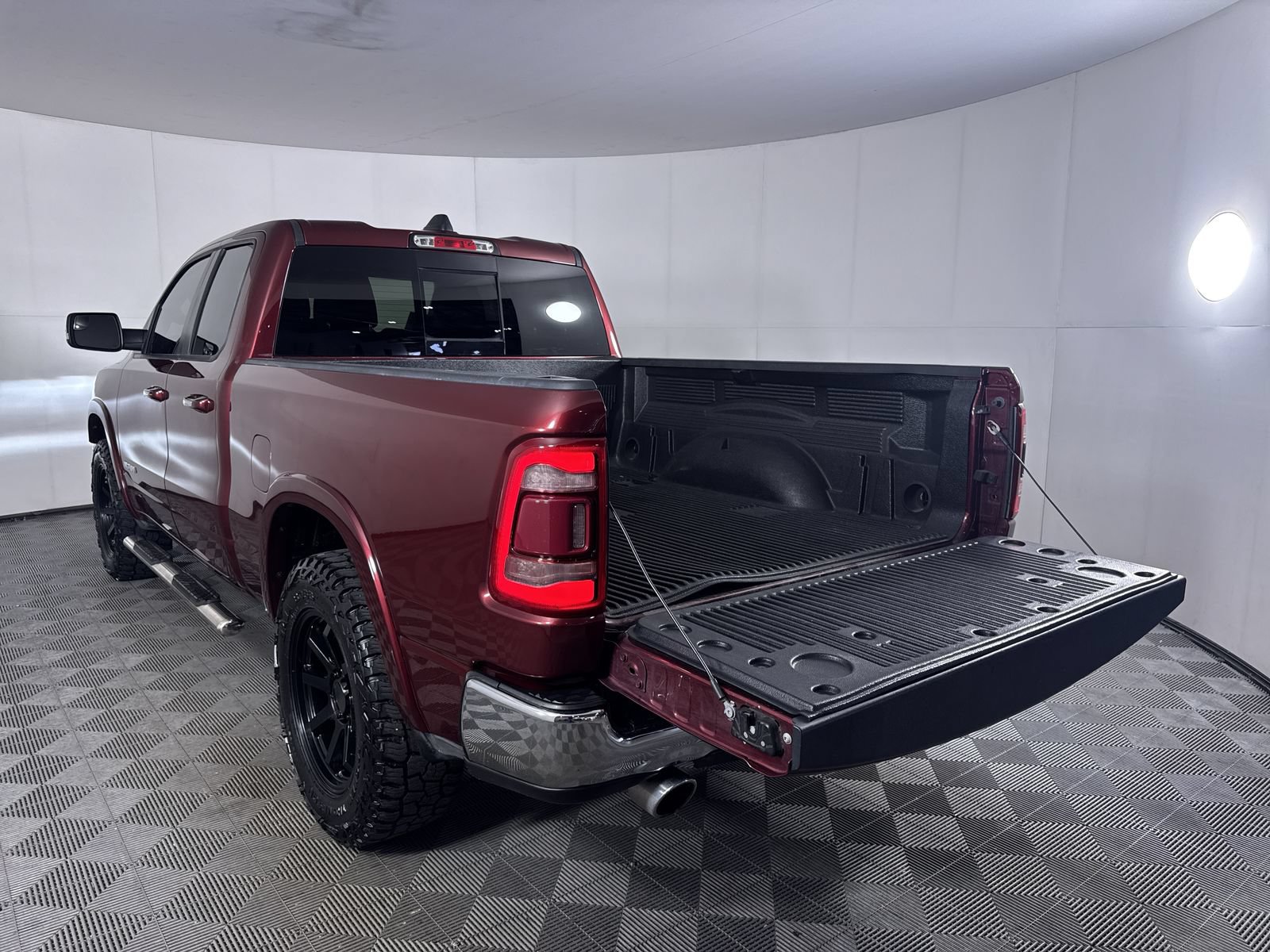 Used 2019 RAM 1500 Laramie AWD/4WD image 25