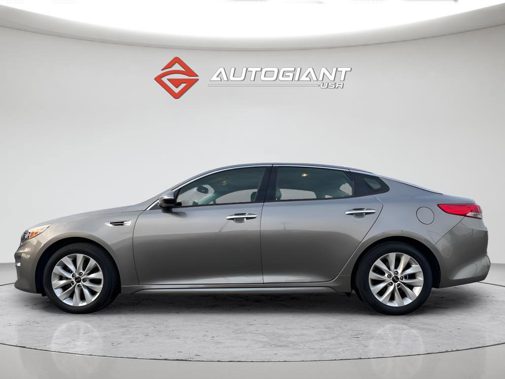 Used 2017 Kia Optima EX image 3
