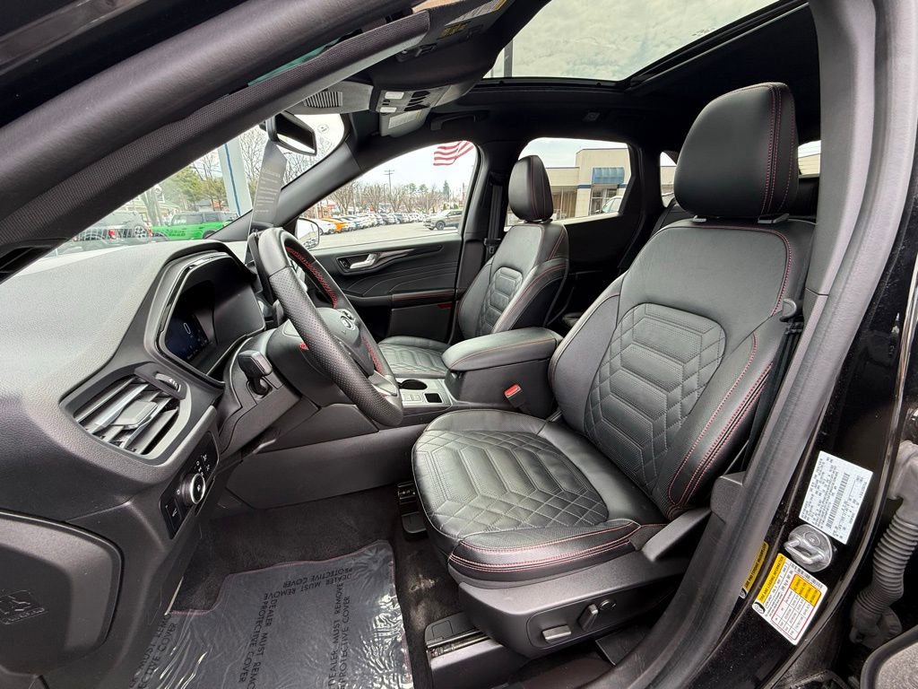 Certified 2023 Ford Escape ST-Line Elite w/ Premium Technology Package AWD/4WD image 15