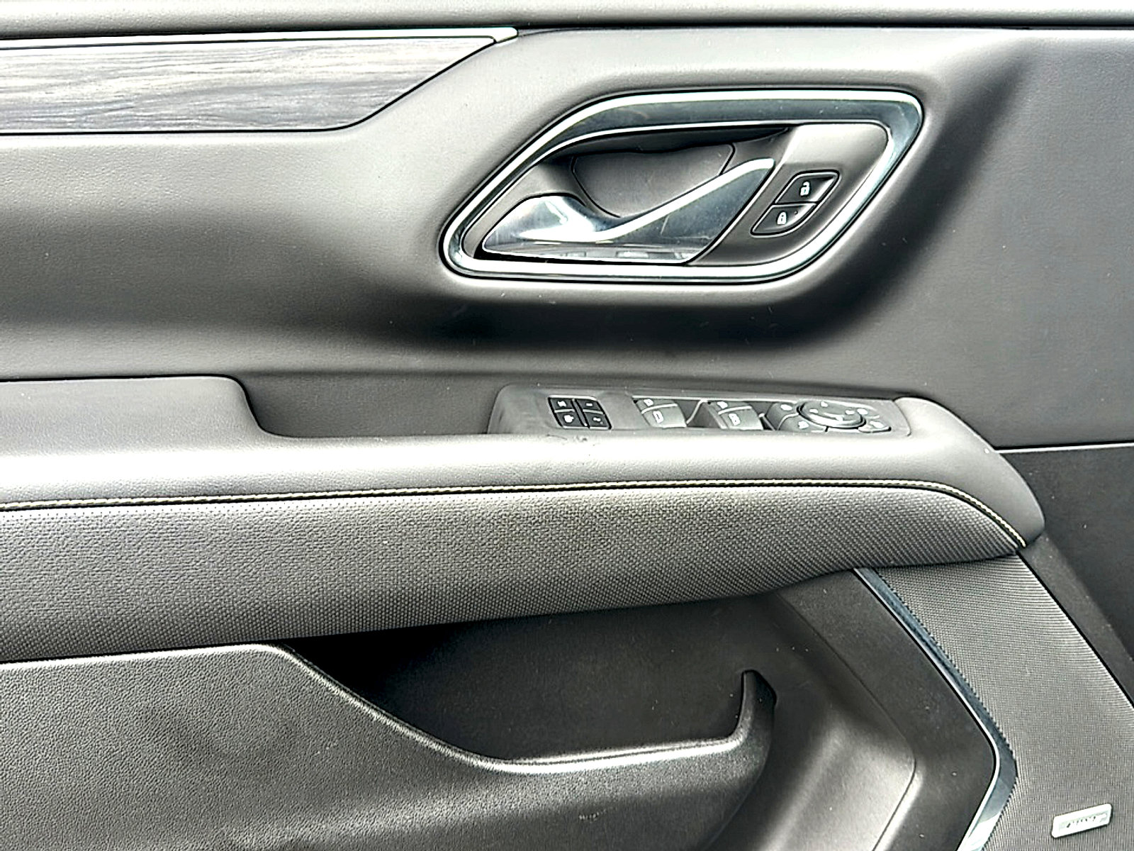 Used 2023 GMC Yukon XL SLT w/ SLT Premium Package AWD/4WD image 17