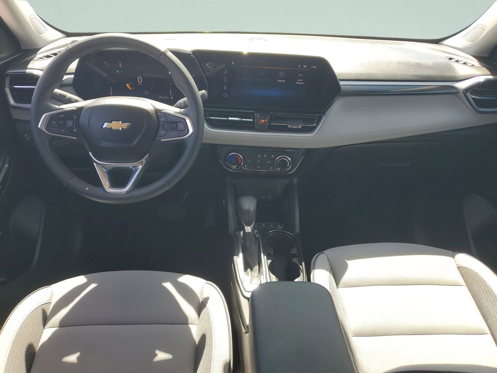 Used 2024 Chevrolet TrailBlazer LT w/ LT Cold Weather Package FWD image 11