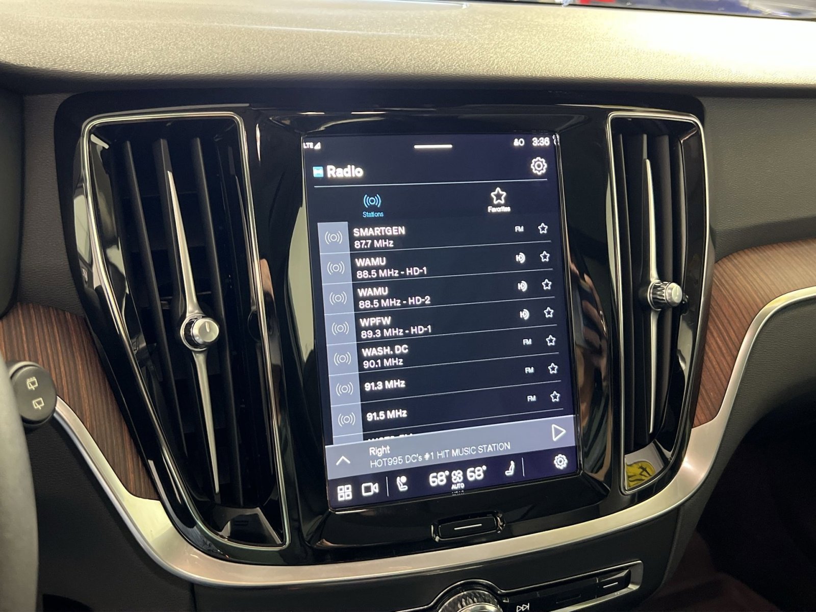 Used 2024 Volvo V60 B5 Cross Country Plus w/ Protection Package Premier image 18