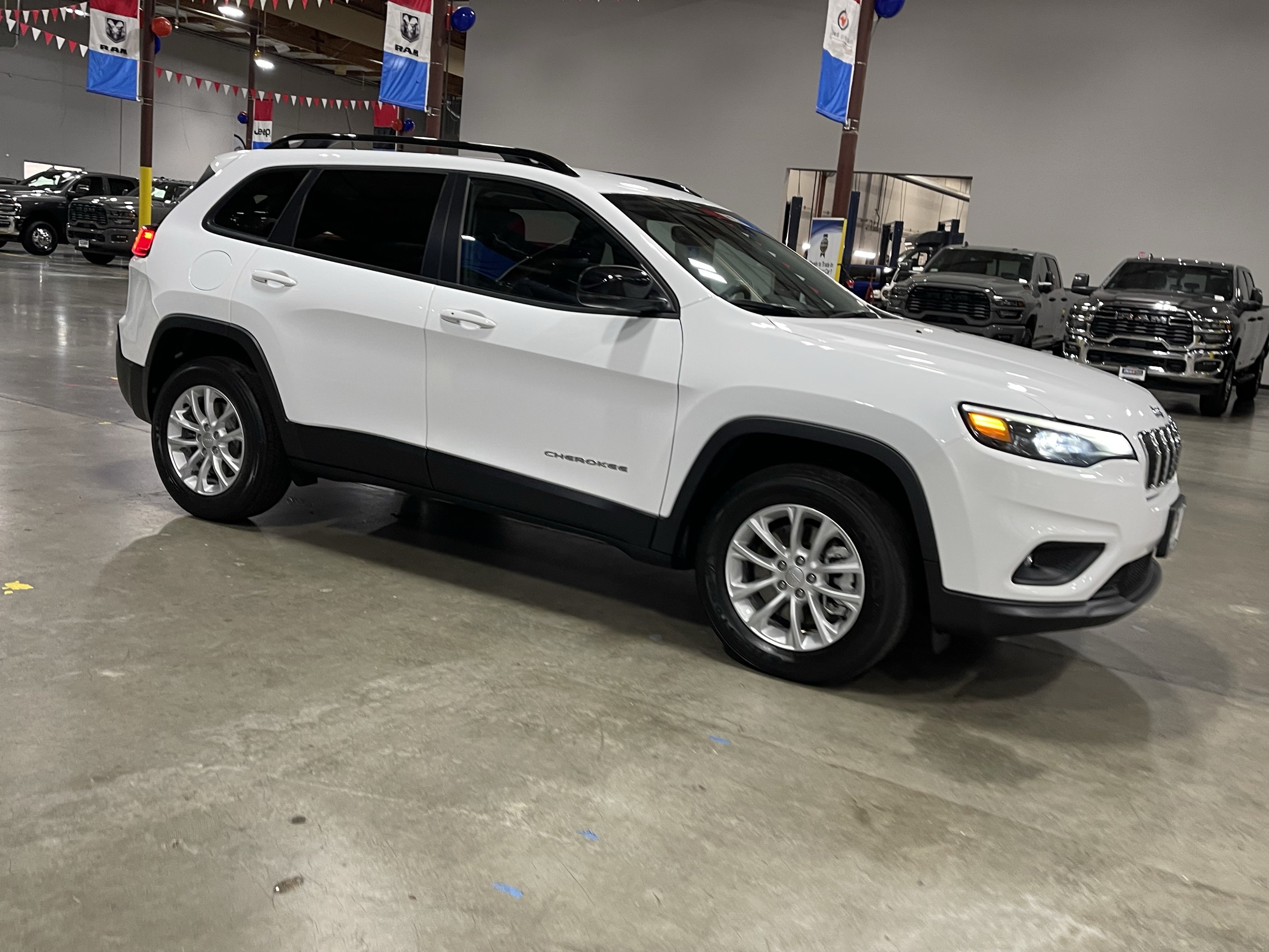 Used 2022 Jeep Cherokee Latitude Lux AWD/4WD image 7
