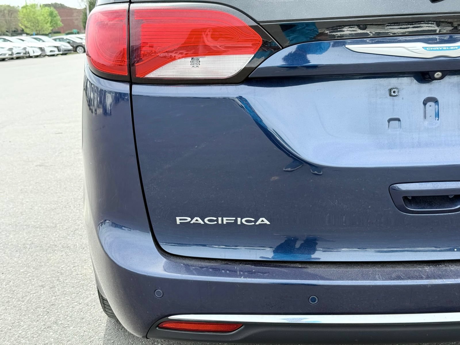 Used 2018 Chrysler Pacifica Touring Plus FWD image 12